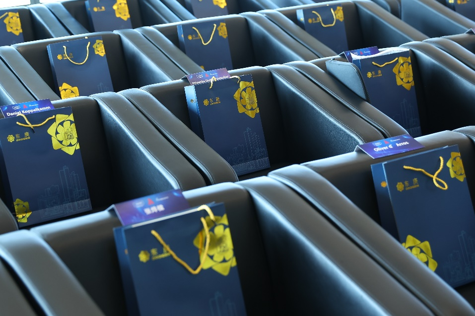 Attending New Materials Business Events o Promote Low Carbon and High Quality Development in the Industry